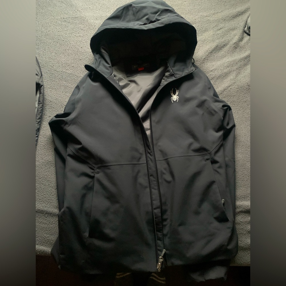 It’s a spyder jacket they are worth 580 it’s Mattel black and I got it recently